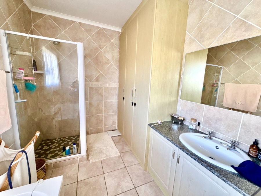 4 Bedroom Property for Sale in Fraaiuitsig Western Cape